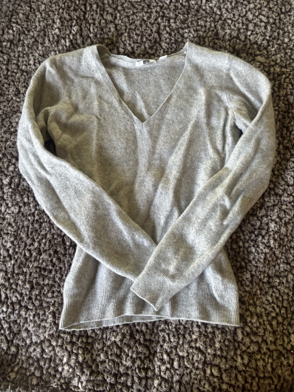 V-Neck Women's Cashmere Sweater in Light Gray